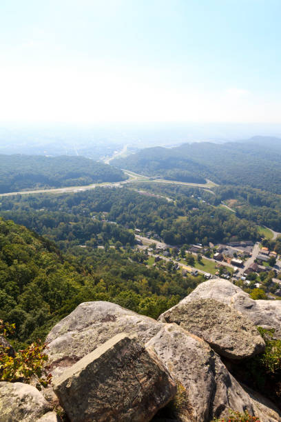 istock Cumberland Gap and 25E in Kentucky 1071771532
