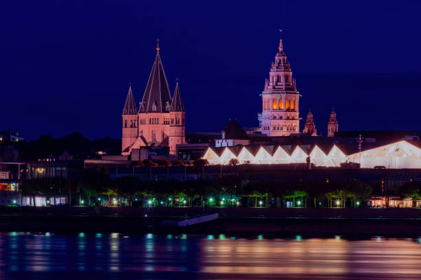 istock Dom cathedral Mainz in the night 1071816274