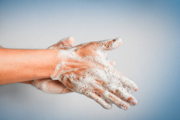 laver les mains - antibacterial washing hands washing hygiene photos et images de collection