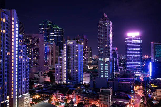 ночной городской пейзаж вид мегаполиса - можно использовать для отображения или монтажа на продукте - downtown manhattan стоковые фото и изображения
