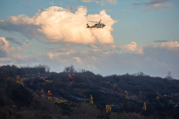 brandbekämpfung - paradise california stock-fotos und bilder