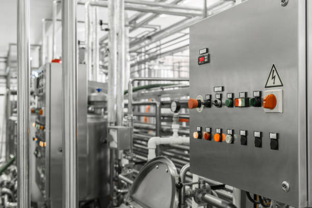 urządzeń w fabryce mleka - industrial equipment automated business push button zdjęcia i obrazy z banku zdjęć