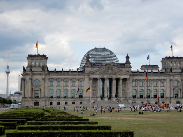 berlin, germany - august 15, 2018: reichstag building in berlin with people on meadow in the foreground - berlin radio tower imagens e fotografias de stock