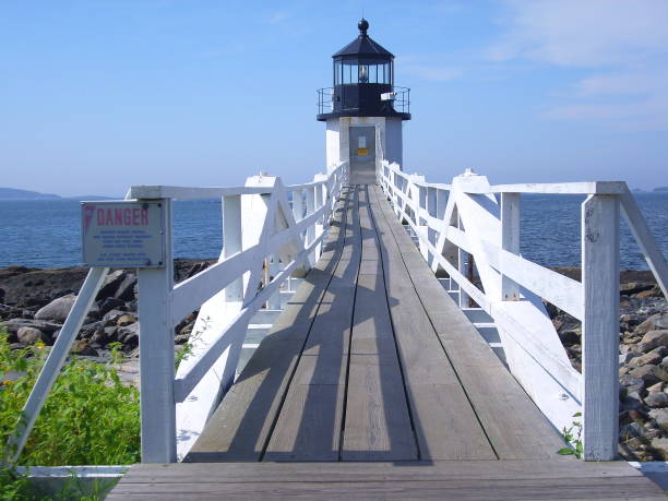 메인에 마샬 포인트 등 대 - lighthouse maine waters edge marshall point lighthouse 뉴스 사진 이미지