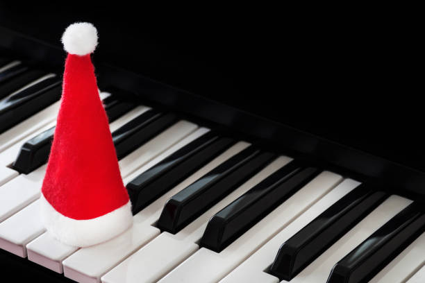 istock Chistmas Concert Background 1072133348