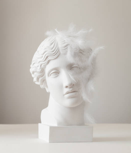 head sculpture with attached feathers - sculpture art greek culture statue imagens e fotografias de stock