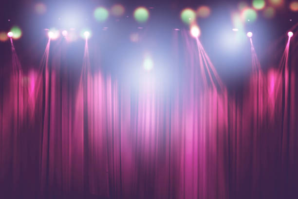 흐린된 빛 무대, 콘서트 조명의 추상 이미지 - theatrical performance stage theater broadway curtain 뉴스 사진 이미지
