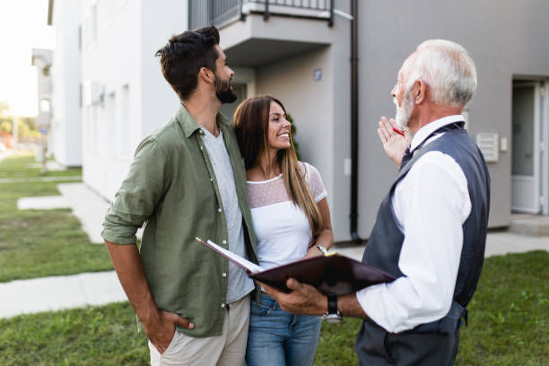 istock Buying new house 1072146636