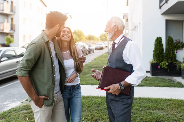 istock Buying new house 1072147790