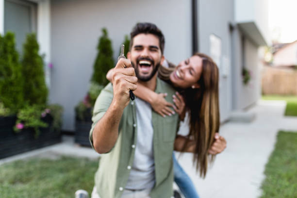 istock Buying new house 1072147928