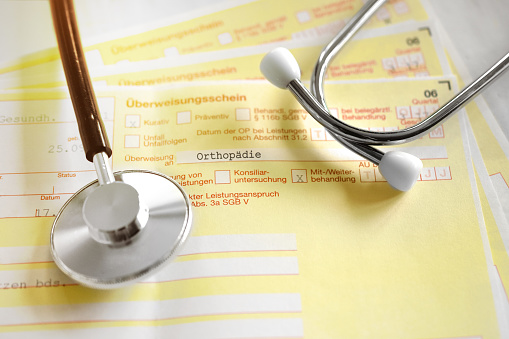 Letter of transfer to the orthopedist from the family doctor