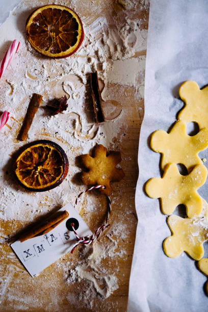 istock Making a sweet christmas garland 1072188434