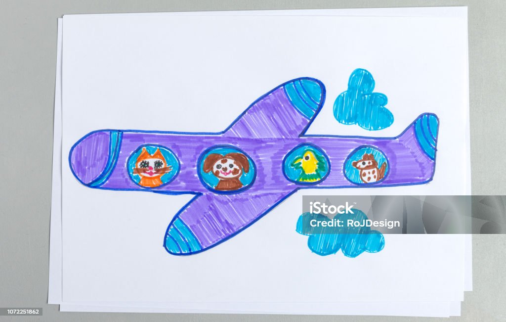 Niño Dibujo De Avión Volando Entre Las Nubes Con Los Animales Como Fuera De Porta Aviones De Pasajeros Foto de stock y más banco de imágenes de Dibujar - iStock Niño Dibujo De Avión Volando Entre Las Nubes Con Los Animales Como Fuera De Porta Aviones De Pasajeros Foto de stock y más banco de imágenes de Dibujar - iStock