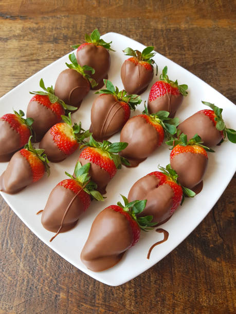 istock Strawberry with chocolate syrup 1072261252