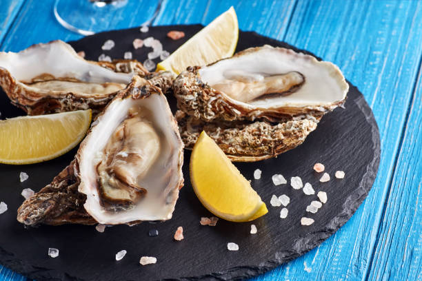 istock Fine de claire oysters with lemon and white wine 1072288178