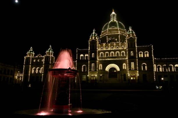 istock Fountain In Front Of Parliament Building 1072323342