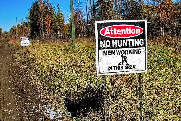 istock An attention no hunting, men working sign 1072327664