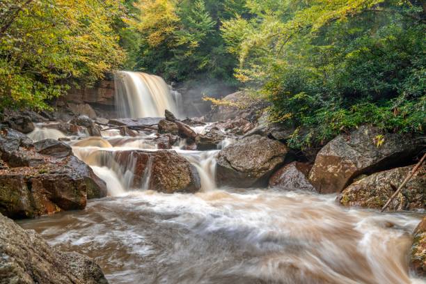 istock Douglas Falls in Autumn 1072347354