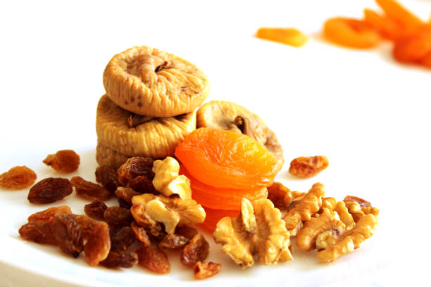 frutas secas misturadas - dried apricot close up gourmet dried fruit - fotografias e filmes do acervo