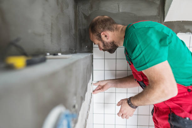 istock Tiler installing tiles in the bathroom 1072455084