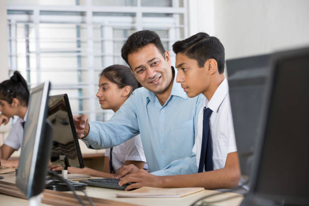 110+ Indian Teacher In Computer Lab Stock Photos, Pictures & Royalty ...