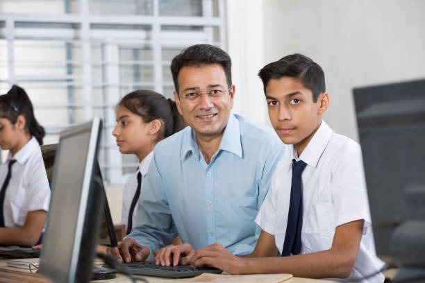 110+ Indian Teacher In Computer Lab Stock Photos, Pictures & Royalty ...