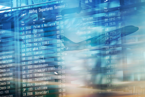 flüge abflüge informationstafel im flughafen-terminal. - timeboard stock-fotos und bilder