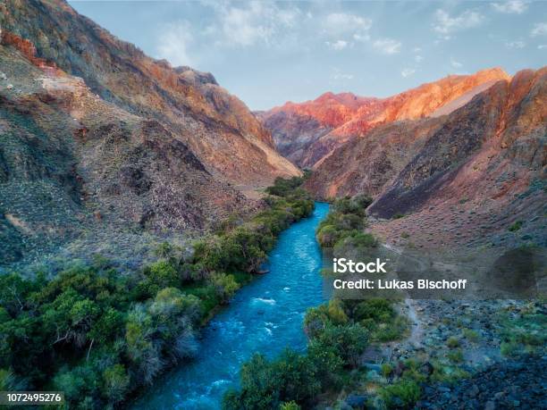 8 月 2018 年には Hdr で撮影撮影南東カザフスタン チャーリンキャニオン川 - カザフスタンのストックフォトや画像を多数ご用意 - カザフスタン, 峡谷, アジア大陸
