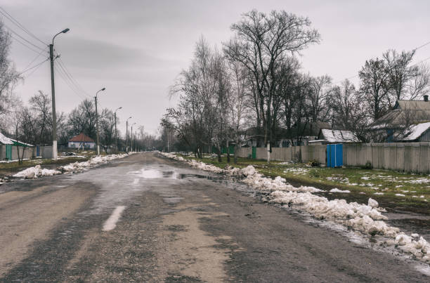 Cтоковое фото Пейзаж с пустой улицей сельского села Подыл'ки Сумской области, Украина
