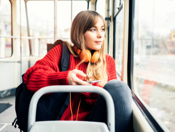 mujer joven en transporte público - trolley bus fotografías e imágenes de stock