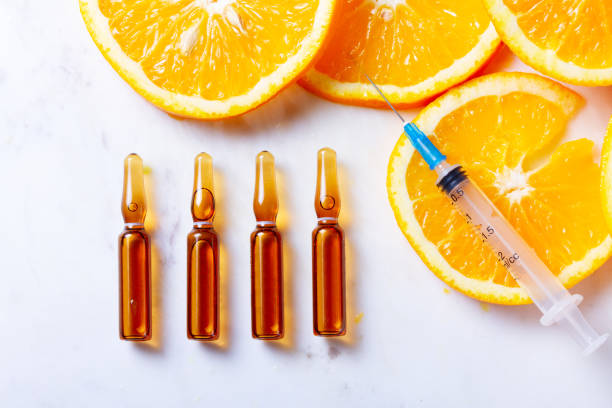 concepto de vitamina c - injecting fotografías e imágenes de stock