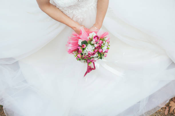 bride is holding her wedding flowers bride is holding her wedding flowers happy end stock pictures, royalty-free photos & images