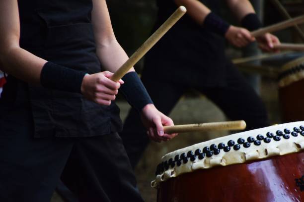 tambor japonés tradicional - taiko drum fotografías e imágenes de stock