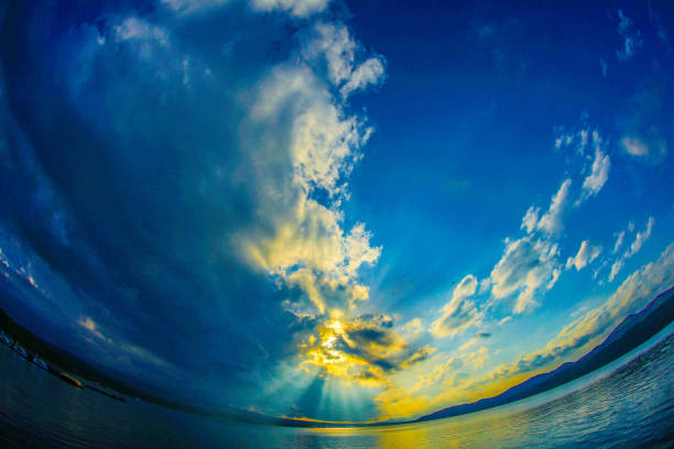 istock Twilight of Lake Yamanaka 1072562830