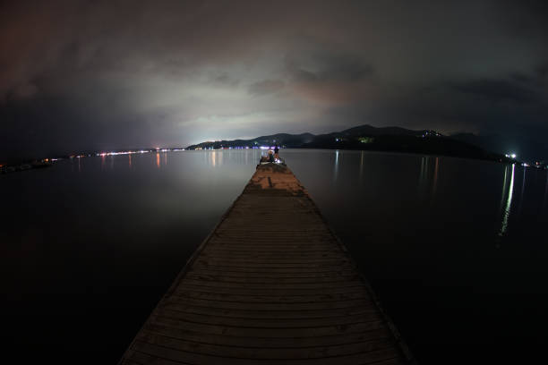 Pier of Lake Yamanaka of night Pier of Lake Yamanaka of night 月 stock pictures, royalty-free photos & images