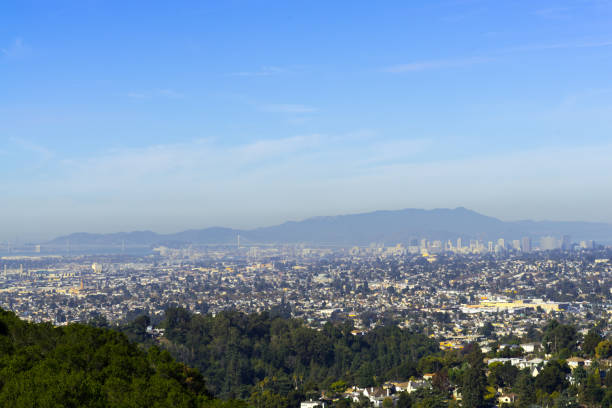 istock panoramic view of the Oakland and San Francisco 1072564032