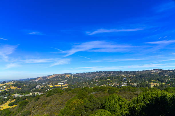 istock panoramic view of the Oakland and San Francisco 1072564164