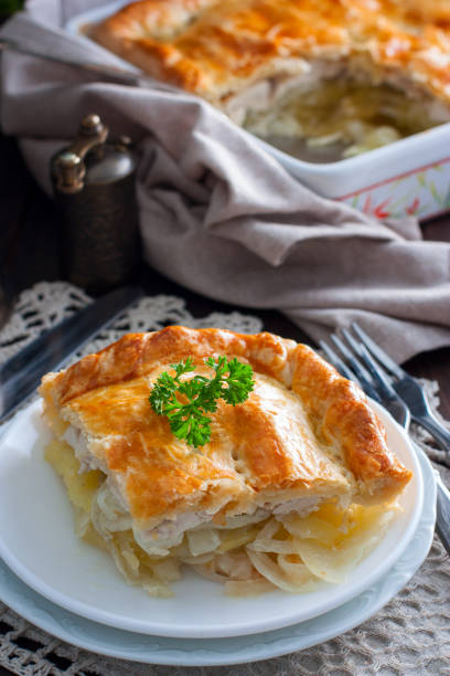 istock Sliced puff pastry cake with chicken, potatoes and onions, selective focus 1072595692