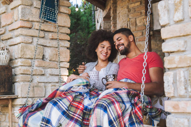 adoro questi giorni sereni con te! - domestic life family heterosexual couple young family foto e immagini stock