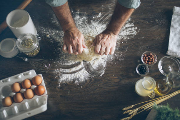 pastry chef kneading dough - chef baker bakery flour imagens e fotografias de stock