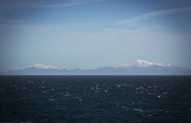 background image of new zealand snow capped mountains viewed from the cook strait. - cook strait imagens e fotografias de stock