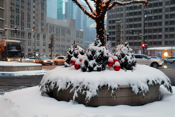 istock Beautiful Christmas eve in Chicago downtown. 1072796900