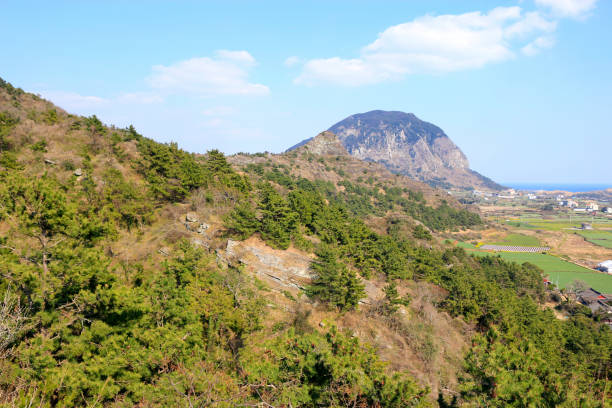 istock Bagum geom, Dansan, Ascending, Mountain 1072815646
