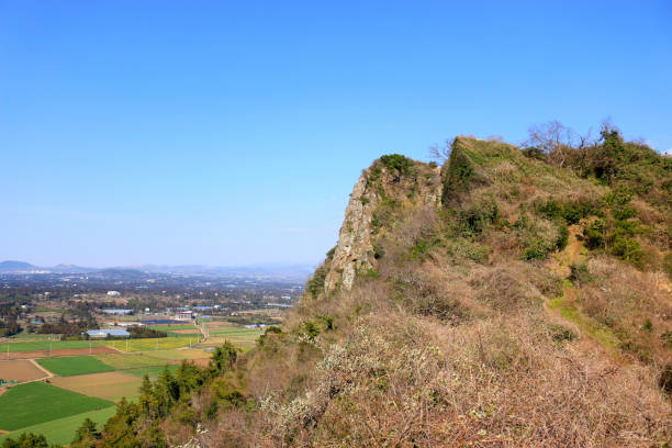 istock Bagum geom, Dansan, Ascending, Mountain 1072815956