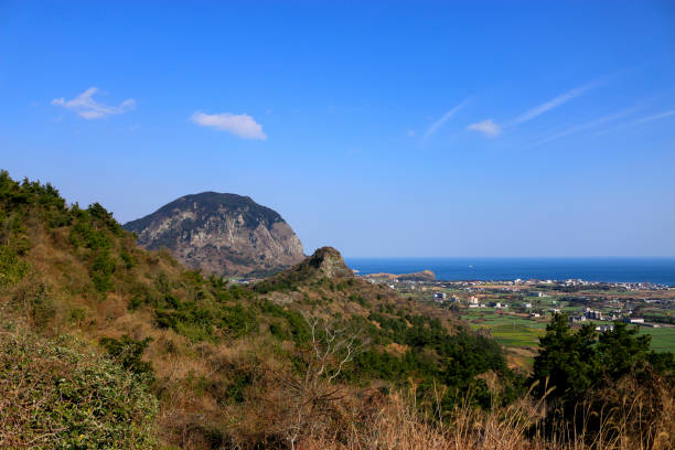 istock Bagum geom, Dansan, Ascending, Mountain 1072816188