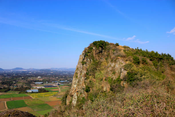 istock Bagum geom, Dansan, Ascending, Mountain 1072816196