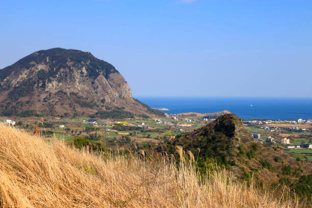 istock Bagum geom, Dansan, Ascending, Mountain 1072816458