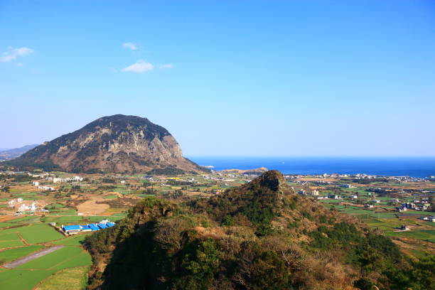 istock Bagum geom, Dansan, Ascending, Mountain, 1072852860
