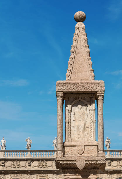 istock Column Shrine - Piazza delle Erbe - Verona Italy 1073010284
