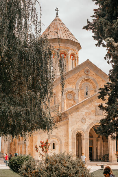 iglesia del monasterio de bodbe - bishop georgia fotografías e imágenes de stock